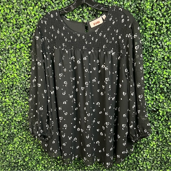 EVRI | Smocked Top - Picture 6 of 12